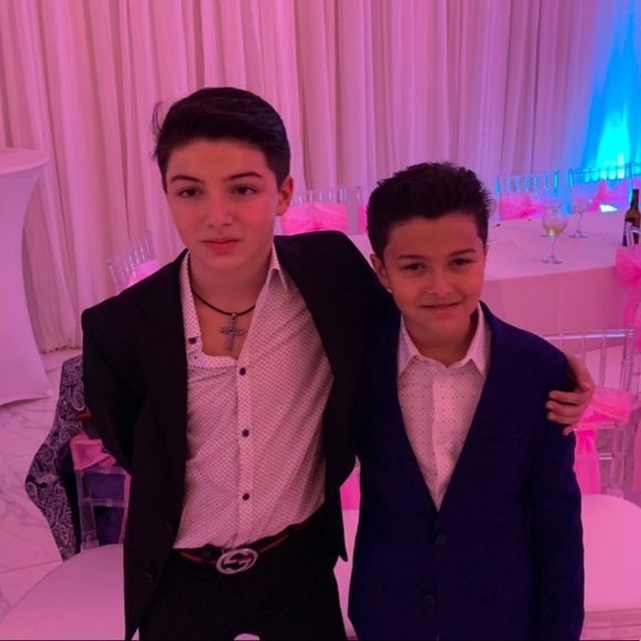 Meet your Poshers, Daniel N Tiff - Picture 4 of 5